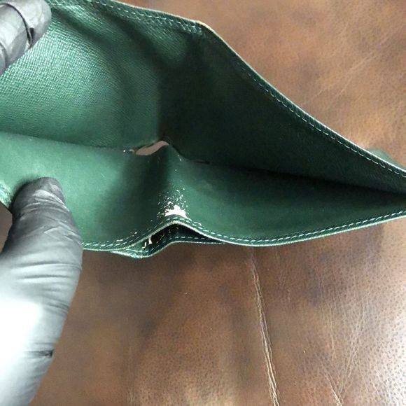 LOUIS VUITTON Green Taiga Leather Bifold Wallet Vintage MI0917 - Picture 11 of 17